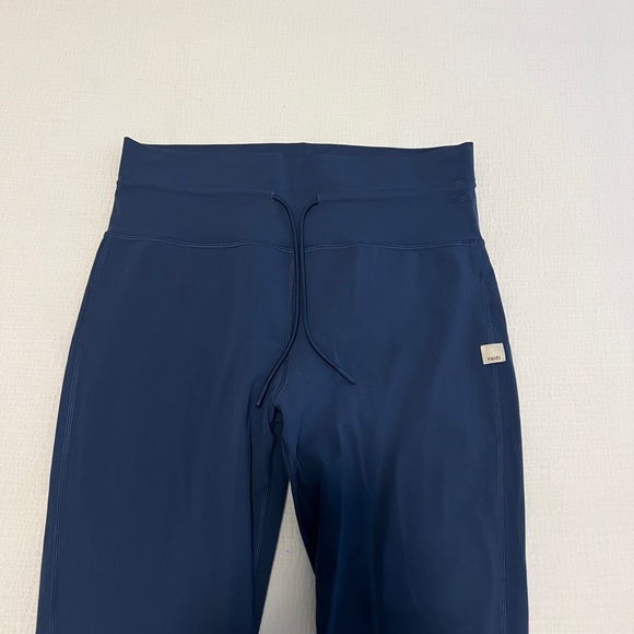 Vuori Daily Form Leggings - Picture 2 of 3